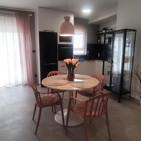 Rosie Apartment Подстрана Екстериор снимка